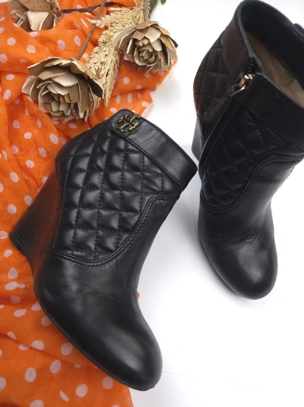 Tory Burch Quilted Leather Ankle Bootie in Black Sz 7½m